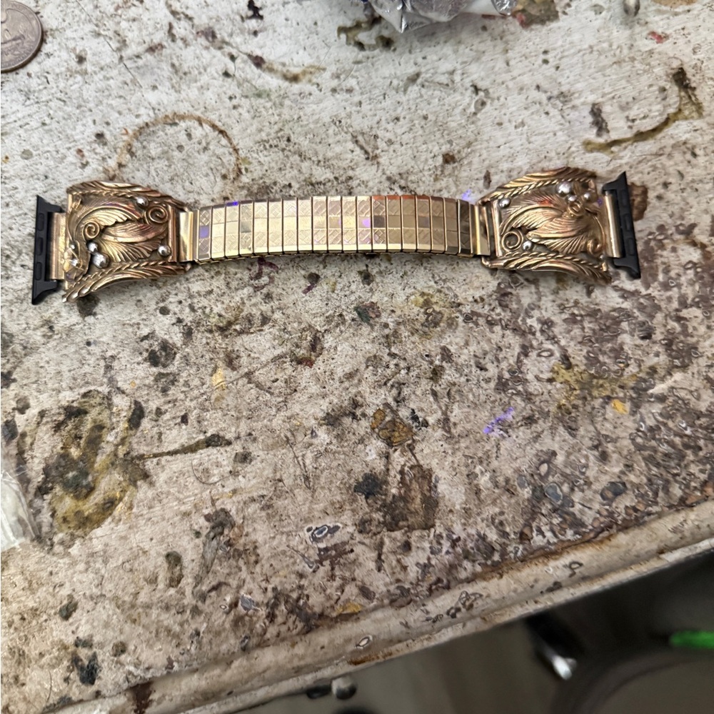 Redesign your watch tips with a leather band